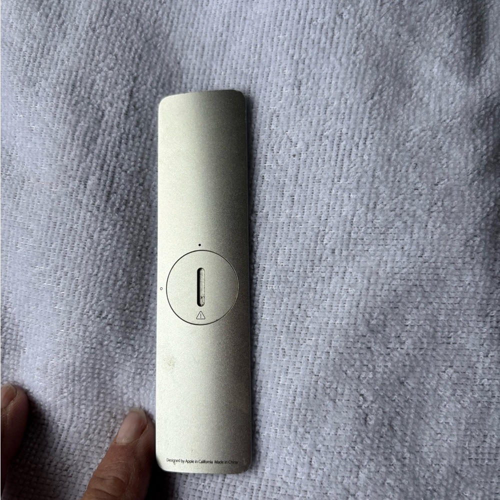 Apple Remote. Untested. Silver Remote Control - Picture 2 of 3